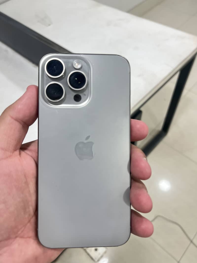Apple iPhone 15 Pro Max 0