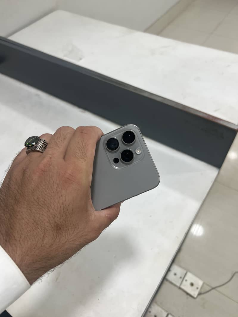 Apple iPhone 15 Pro Max 2