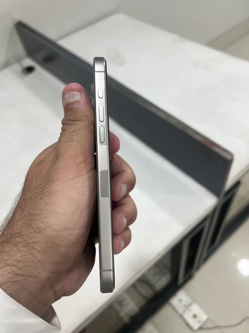 Apple iPhone 15 Pro Max 3