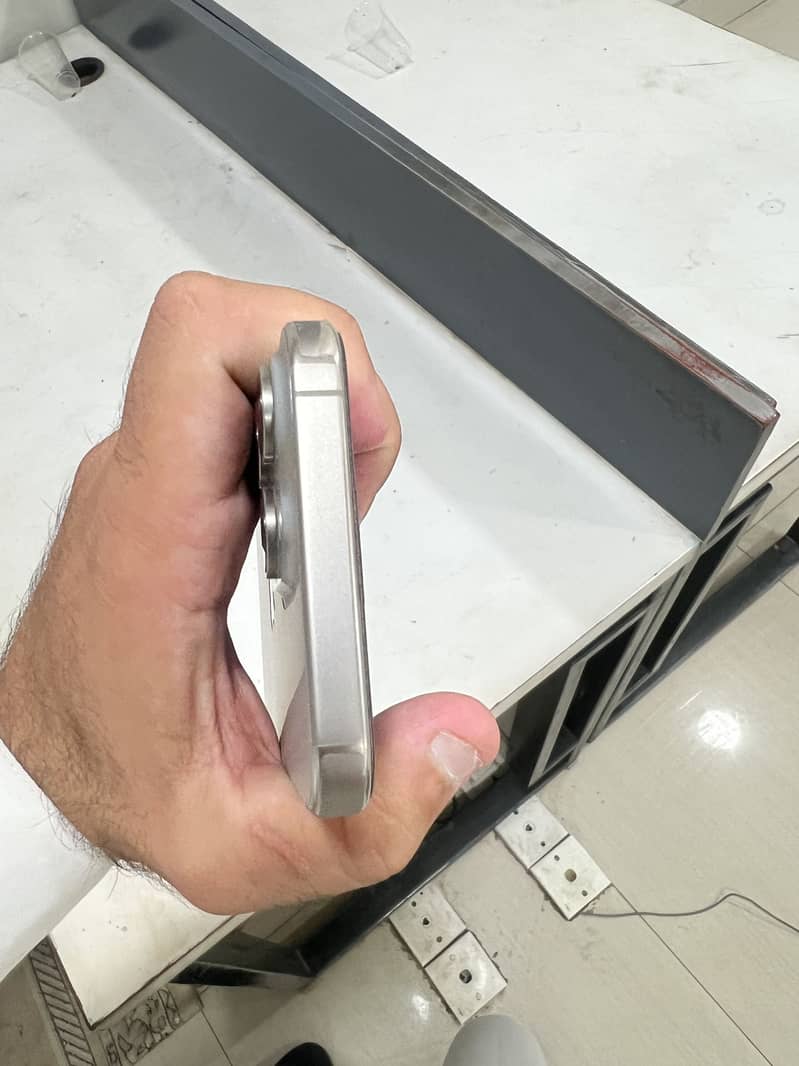 Apple iPhone 15 Pro Max 4