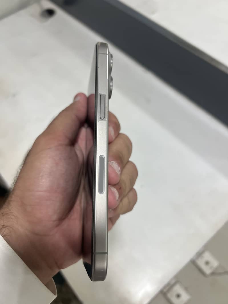Apple iPhone 15 Pro Max 5