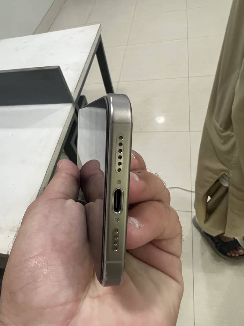 Apple iPhone 15 Pro Max 6