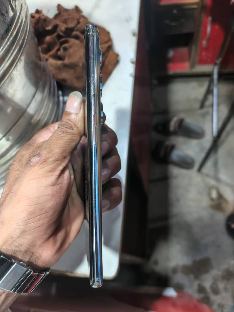 Tecno CAMON 40 Pro 4