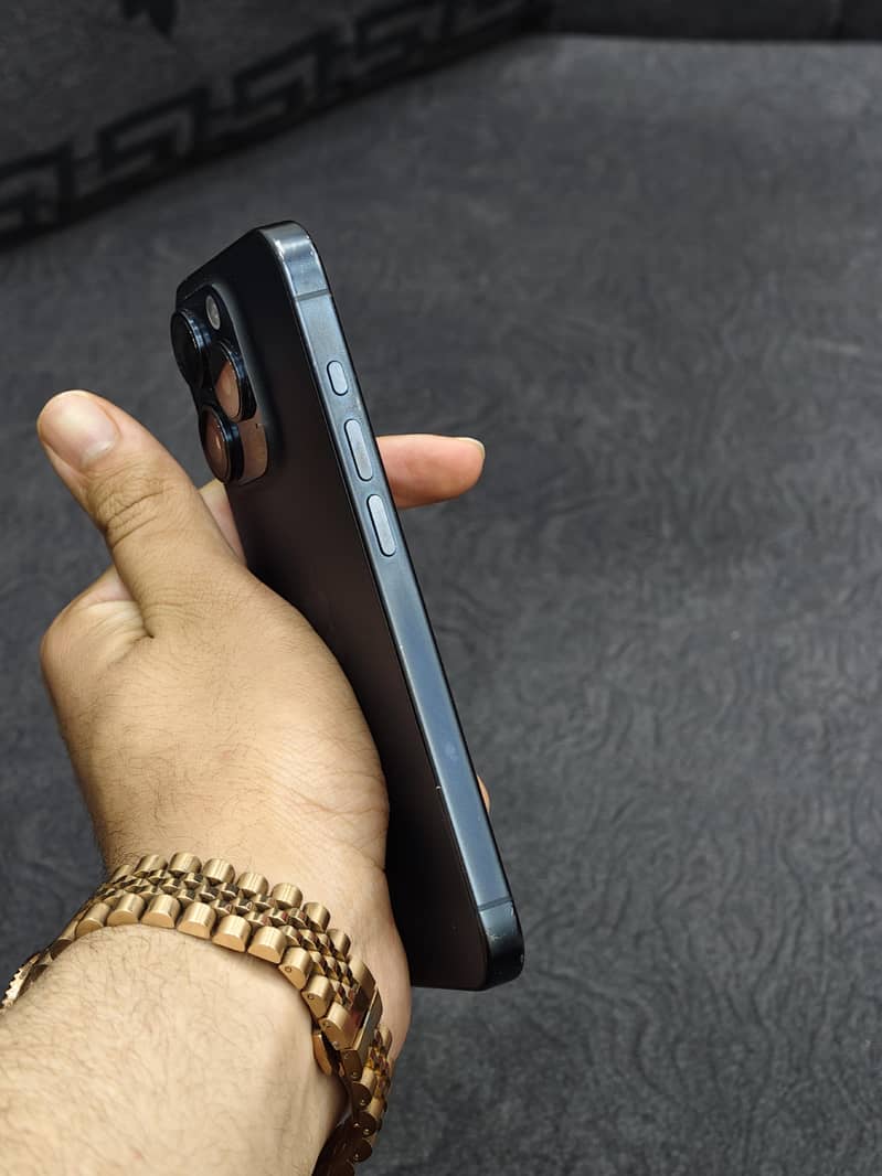 Apple iPhone 15 Pro 3