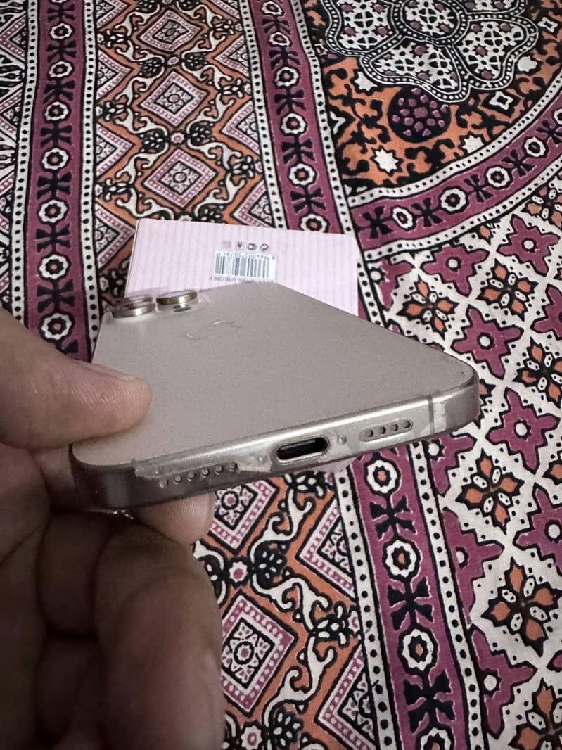 Apple iPhone 16 Pro Max 6