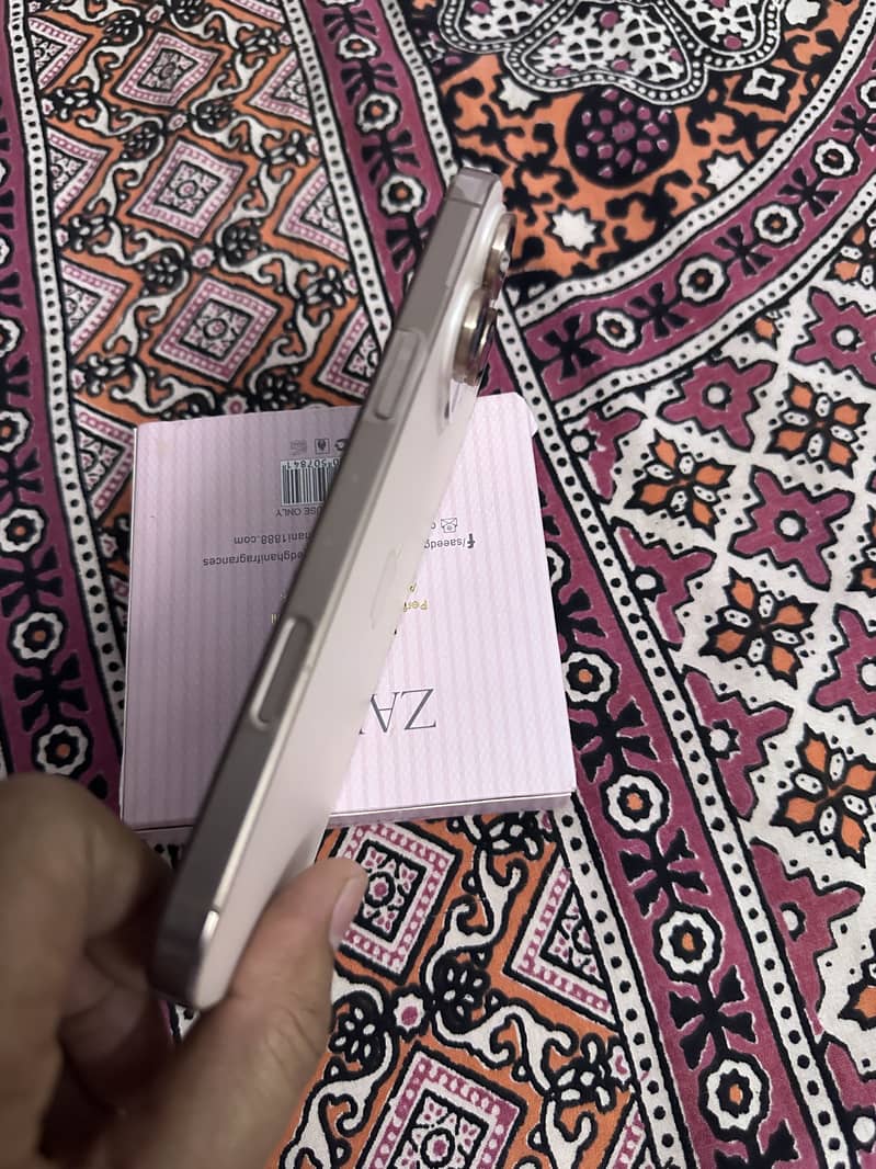 Apple iPhone 16 Pro Max 12