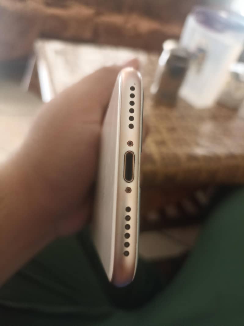 iPhone 8 3