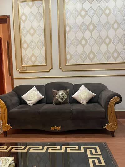Sale urgent Sofa set with table