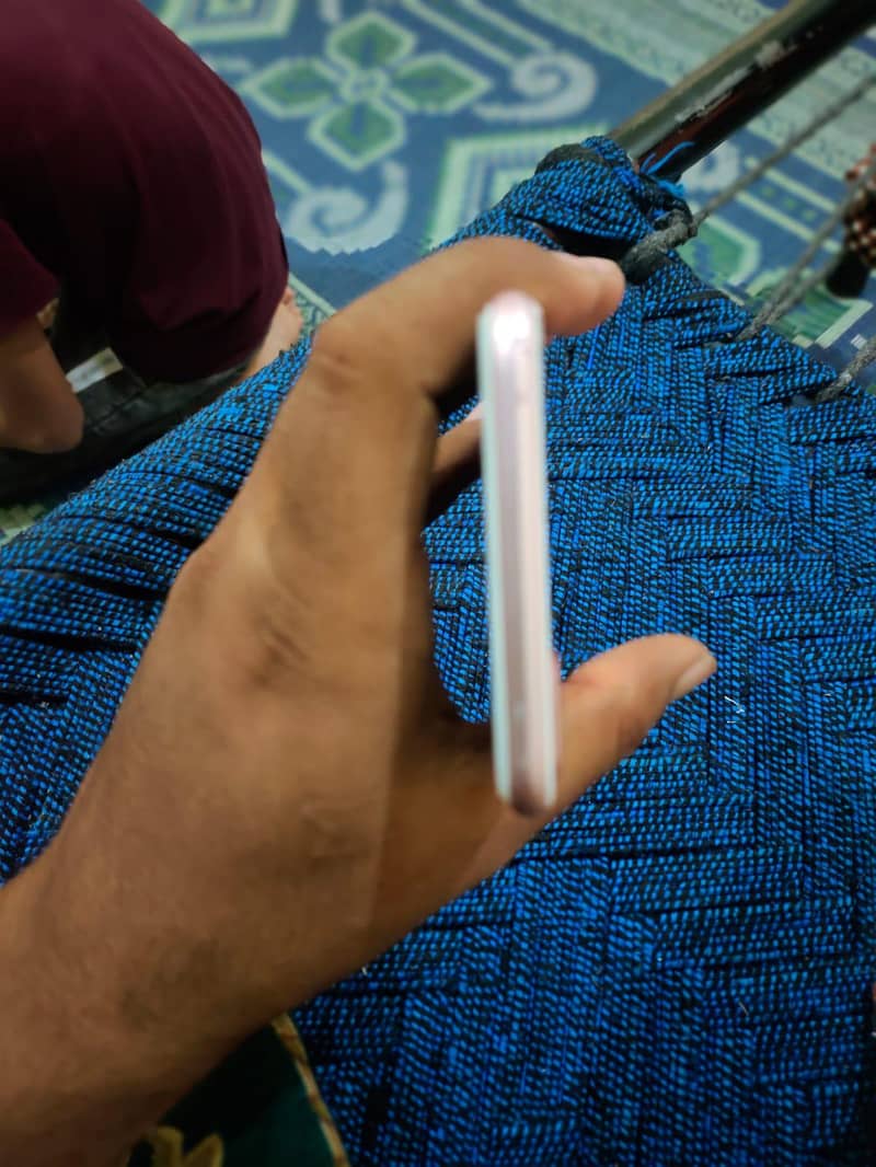 Apple iPhone 7 Plus 6