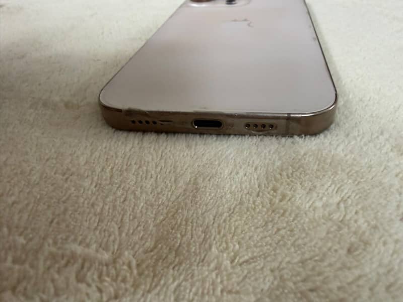 Iphone 16 pro max 6