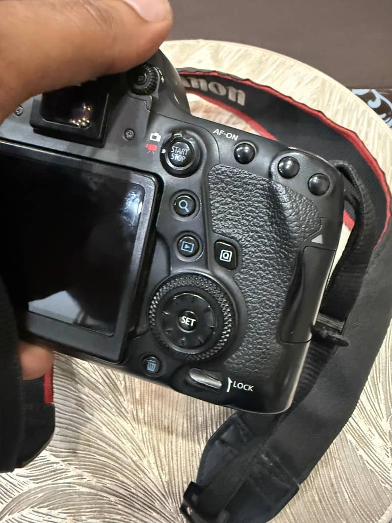 Canon 6D Mark2 2