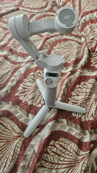 Dji osmo mobile SE  Very good for new youtuber