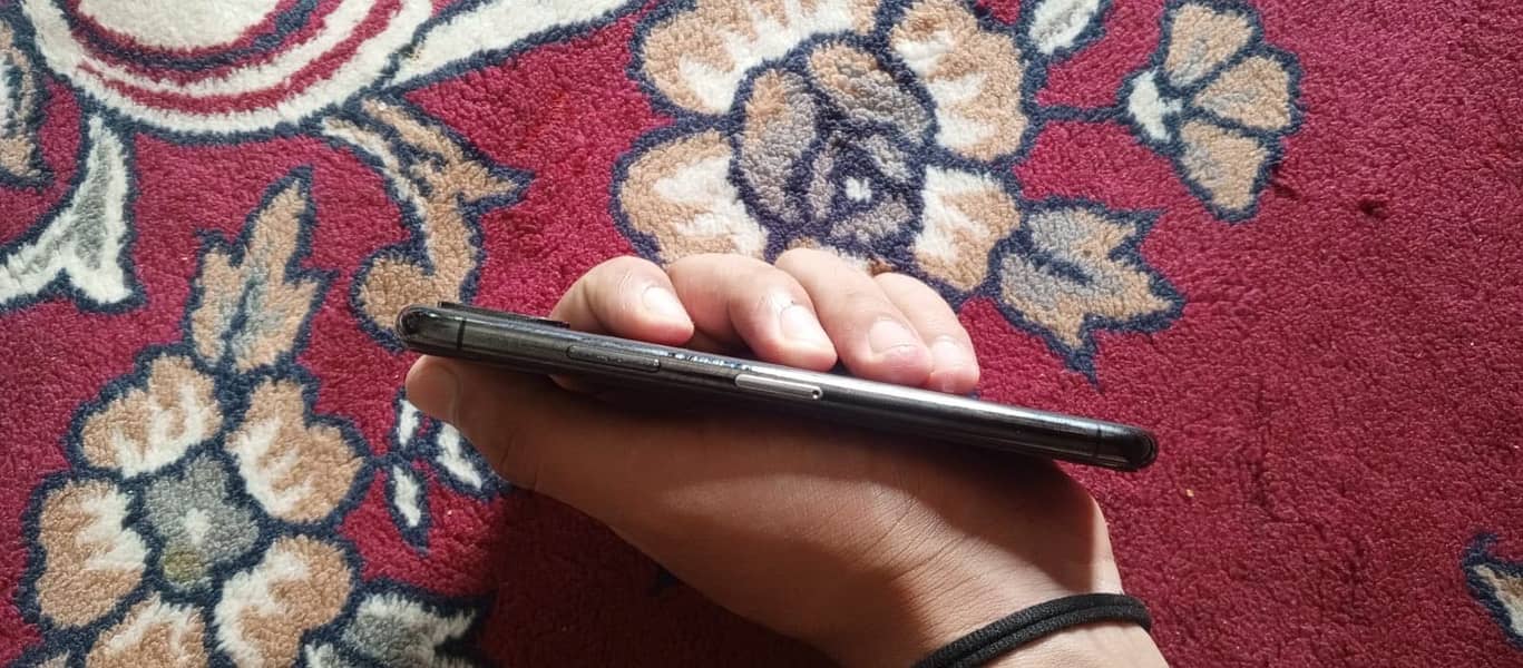 Apple iPhone XS 3