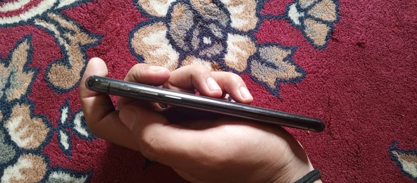 Apple iPhone XS 5