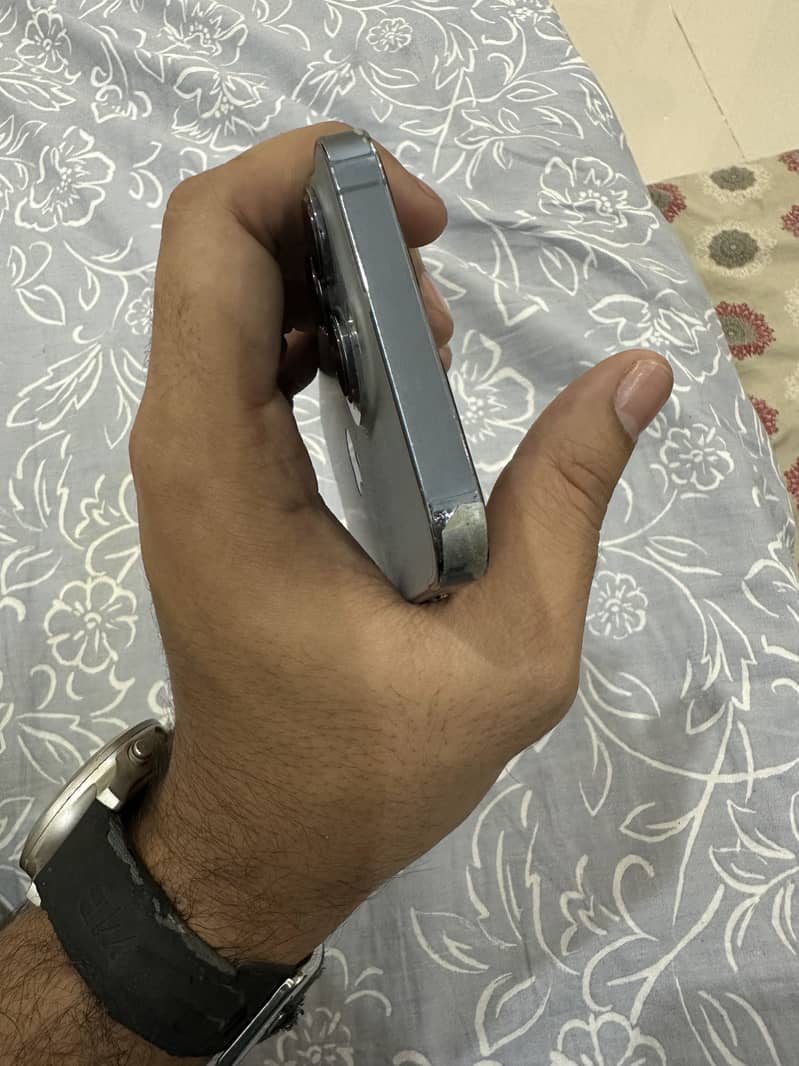 Apple iPhone 13 Pro 4