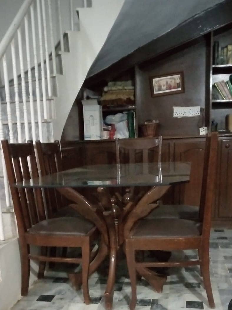 Dining table 0