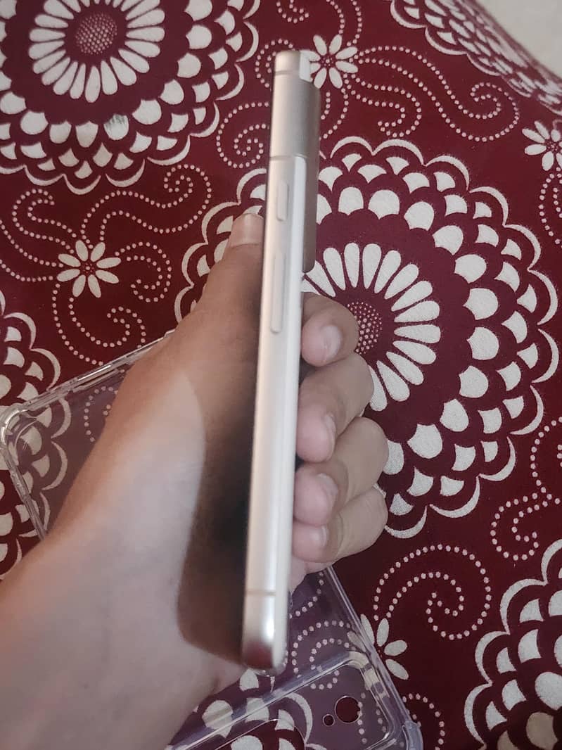 Google Pixel 8 4