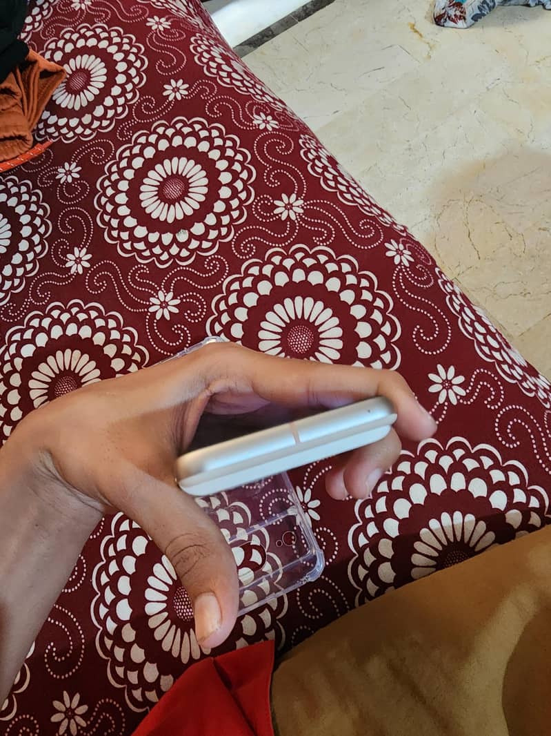 Google Pixel 8 5