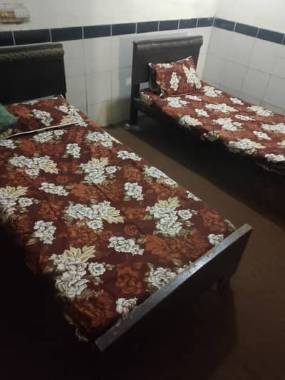 room available foru rent near moon market Iqbal town lohare