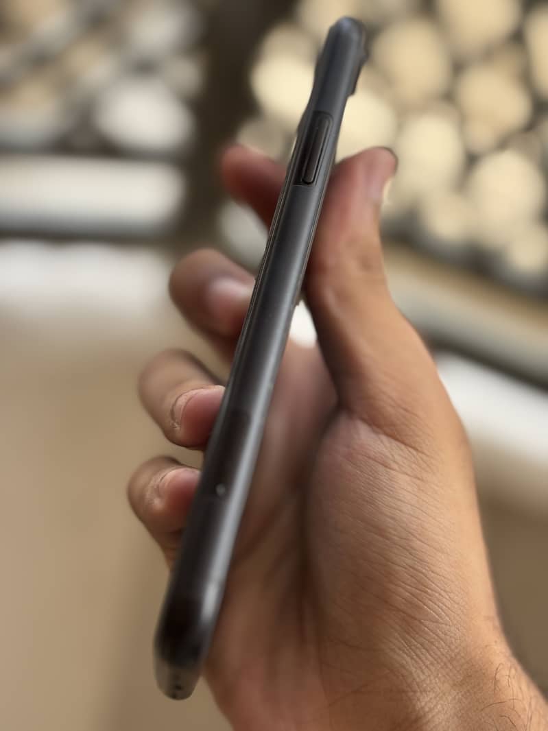 iPhone XR 3
