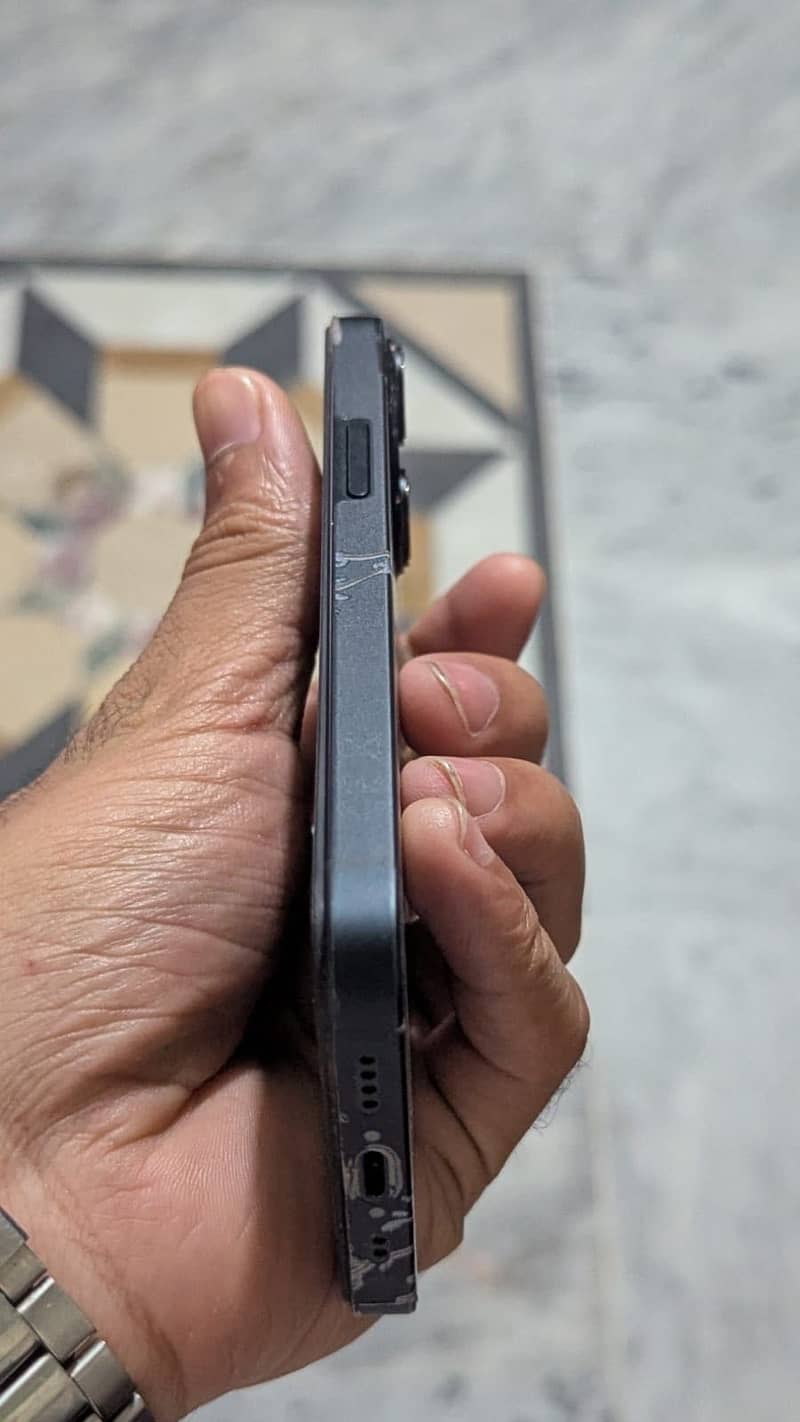 Apple iPhone 13 mini 4