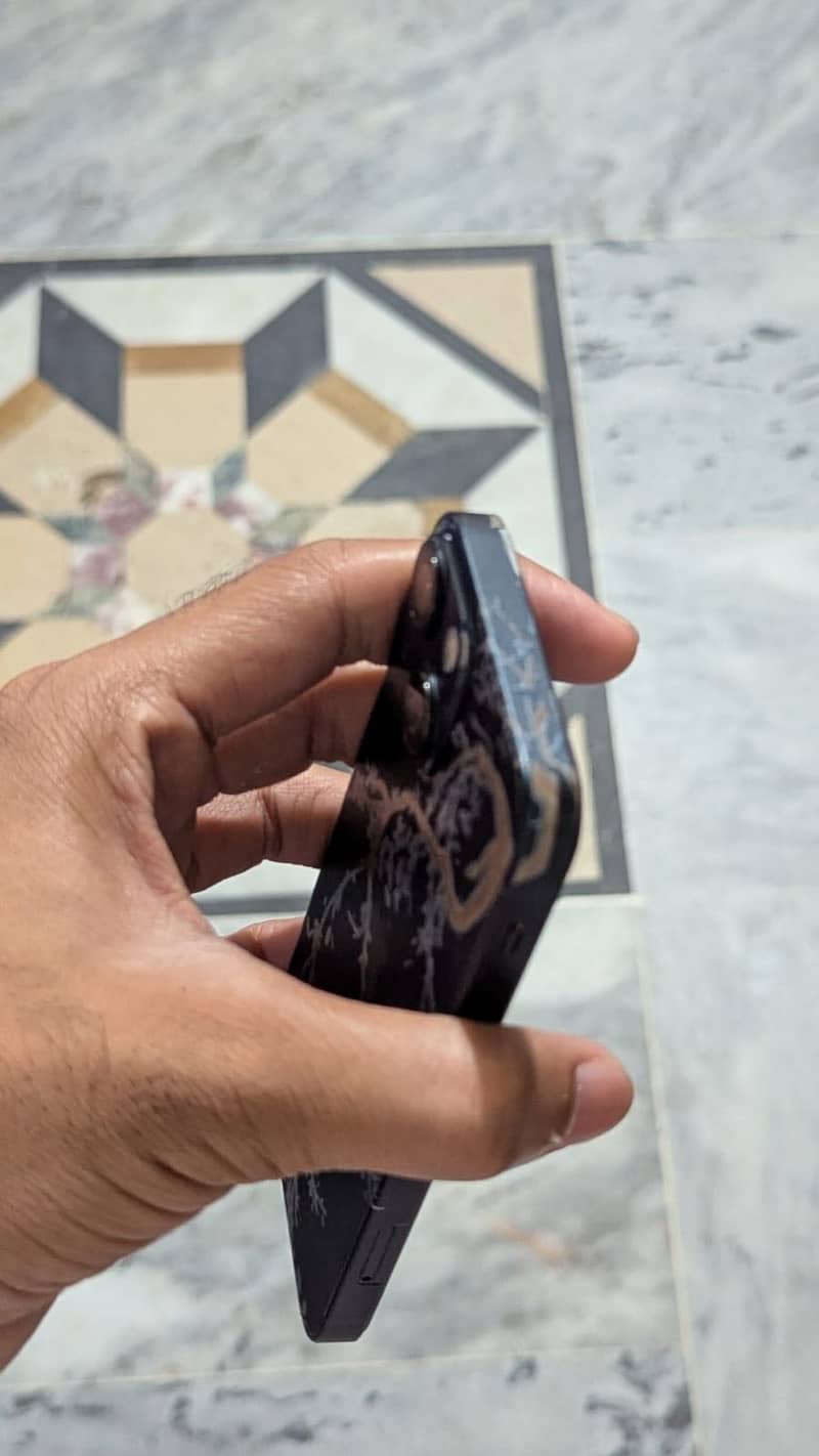 Apple iPhone 13 mini 6