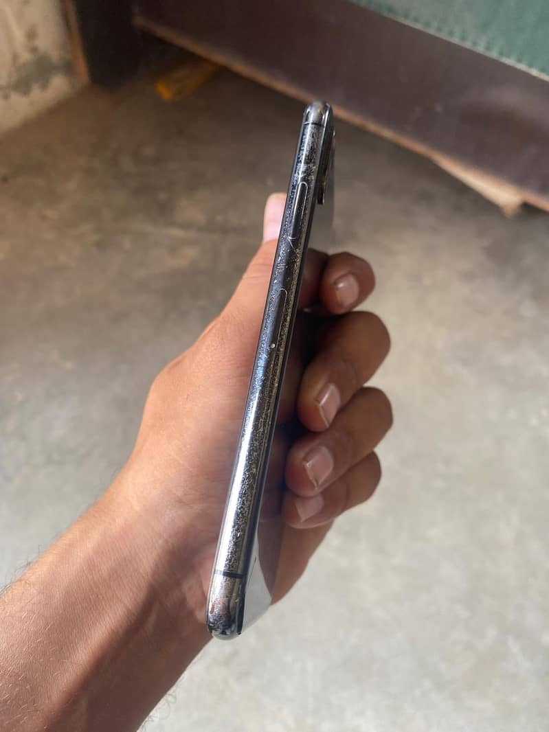 Apple iPhone X 3