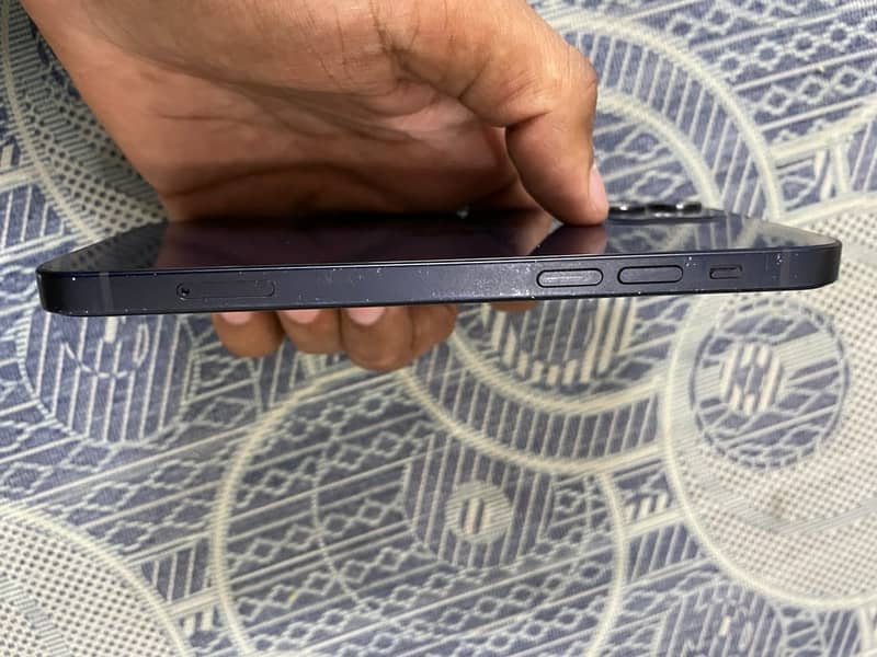 Apple iPhone 12 4
