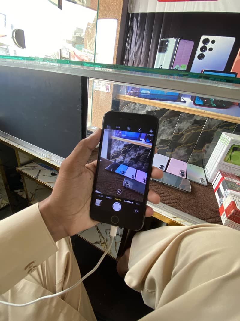 Apple iPhone 7 Plus 0