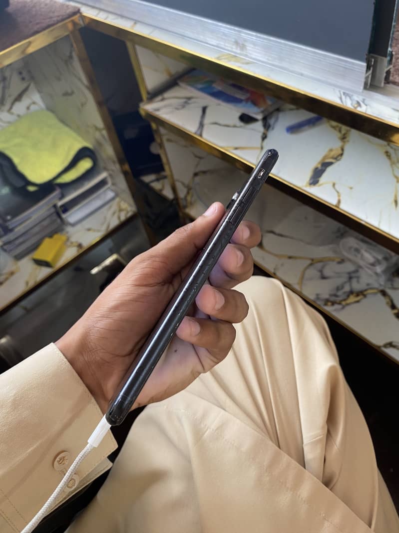 Apple iPhone 7 Plus 9