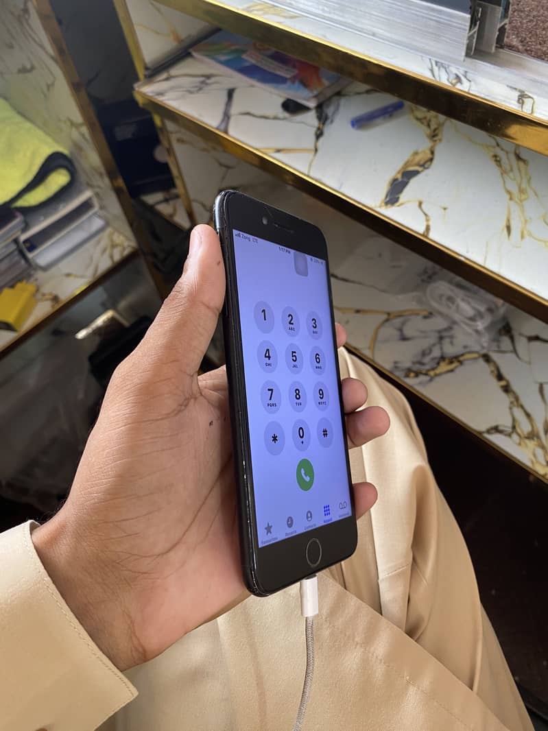 Apple iPhone 7 Plus 11