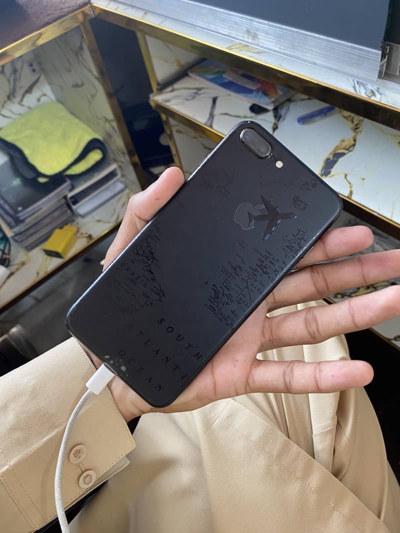 Apple iPhone 7 Plus 13