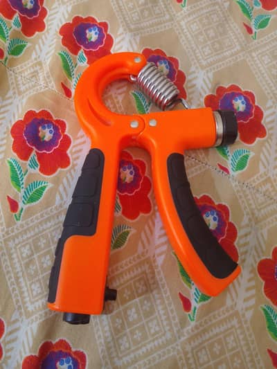 Hand gripper with counter