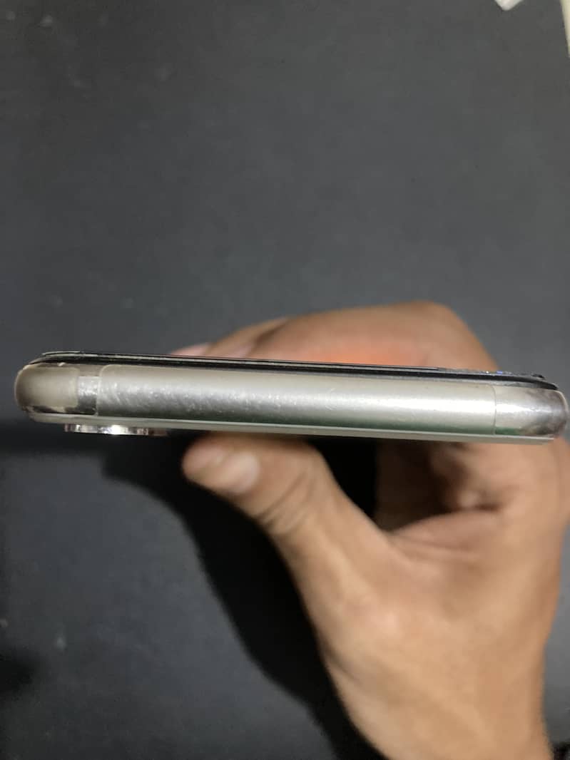Apple iPhone X 5