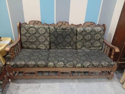 Used five seater sofa set (Condition 6.5/10)