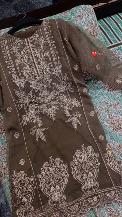 2 dresses hn or bhut achy hn