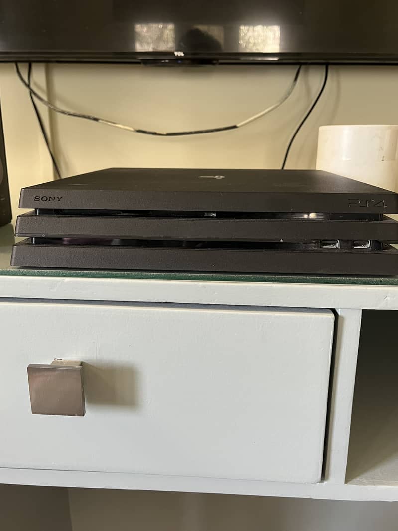 PS4 pro 1TB 0