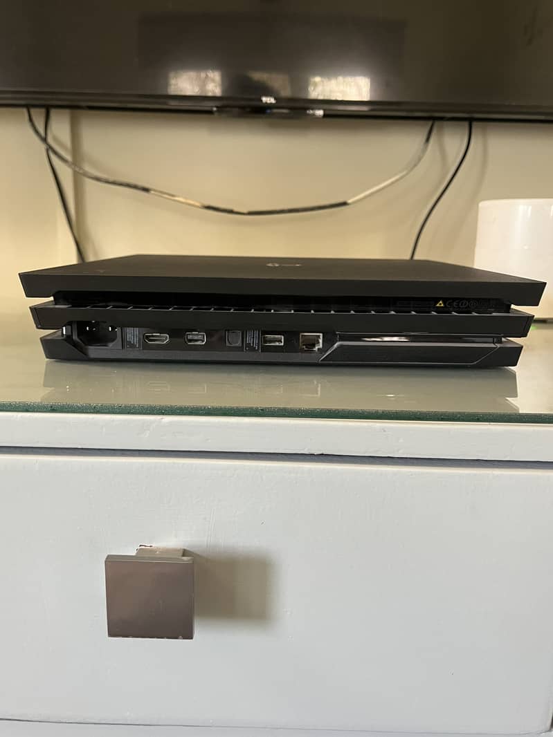 PS4 pro 1TB 3