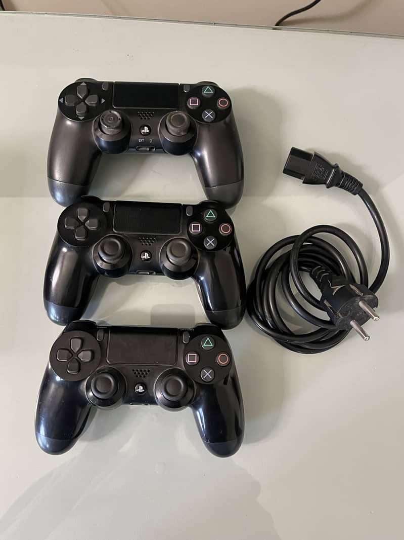 PS4 pro 1TB 5