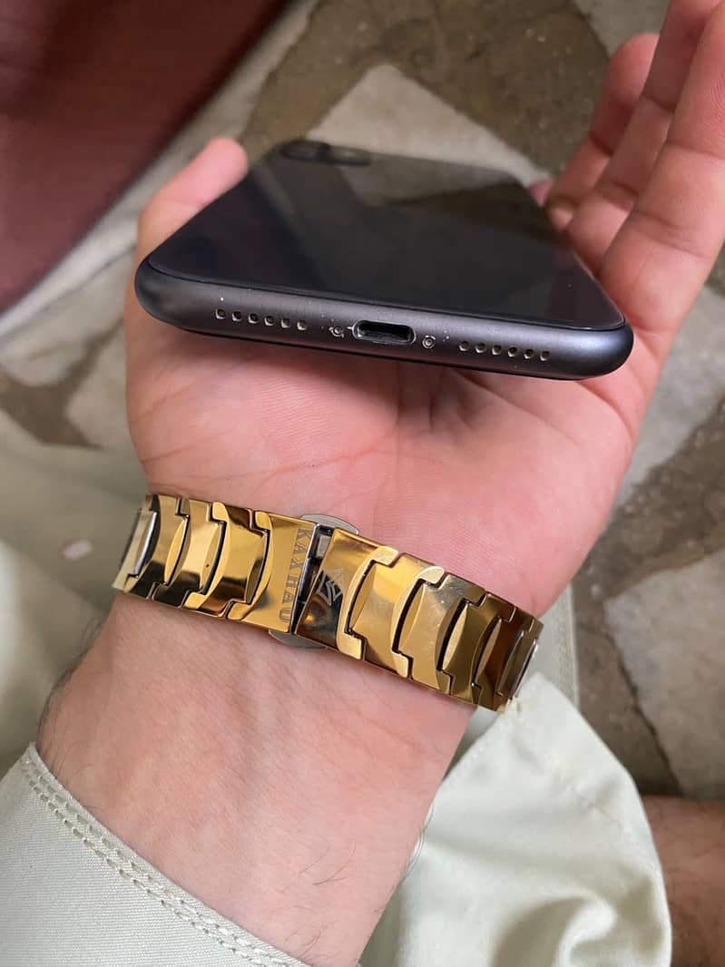 Apple iPhone 11 7