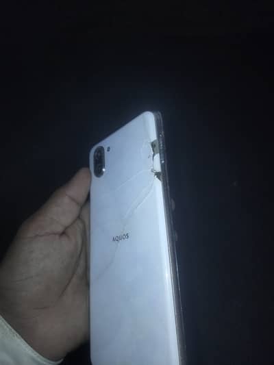 Sharp Aquos R3