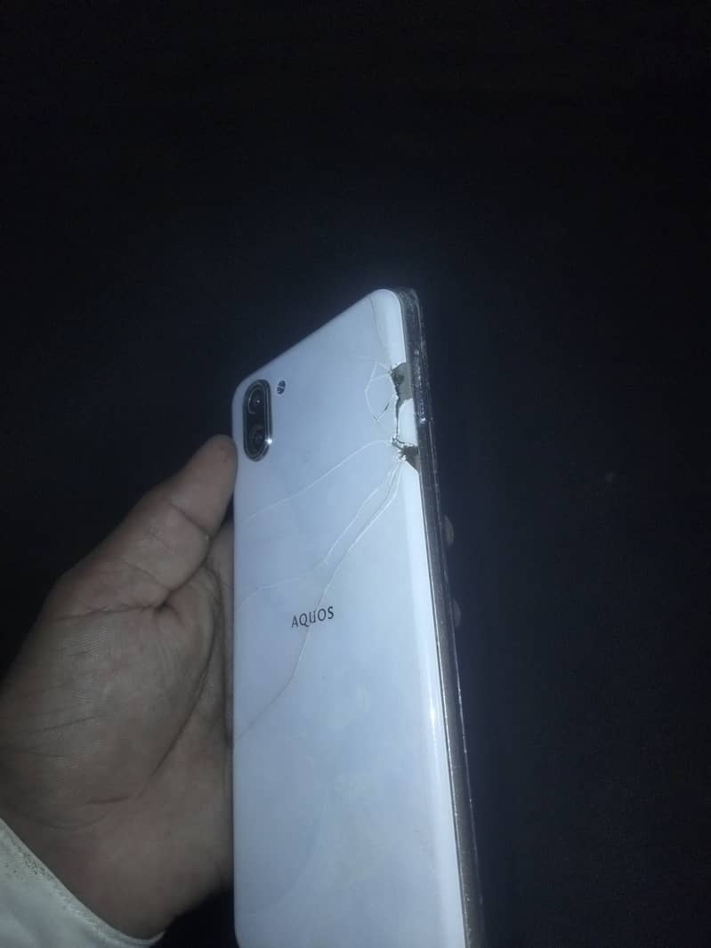 Sharp Aquos R3 0
