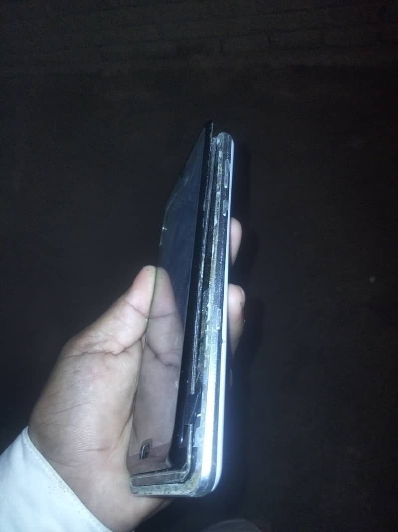 Sharp Aquos R3 3