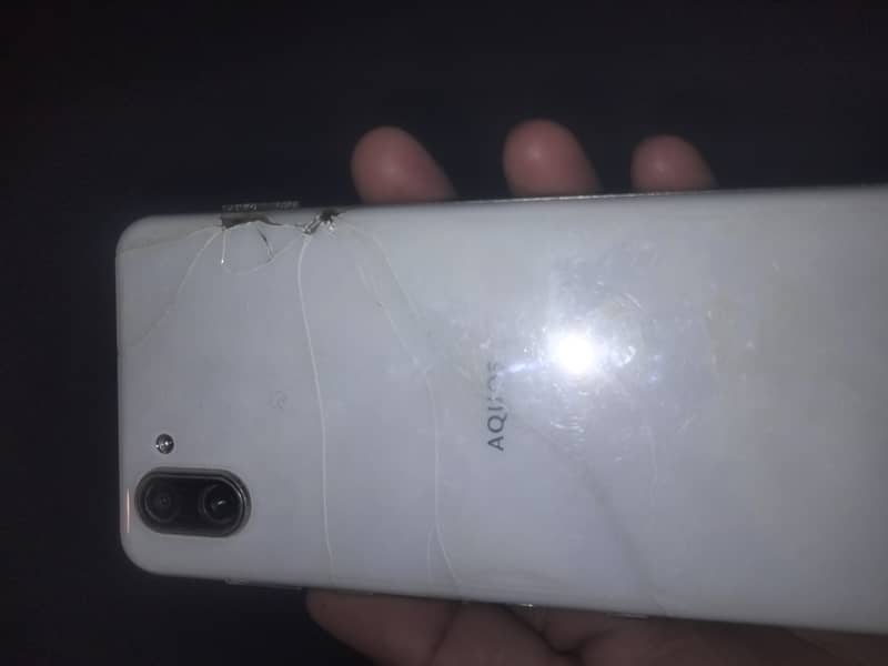 Sharp Aquos R3 4