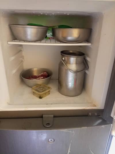 Haier Dubble door refrigerator 1 year used 10 years compressor warrnt