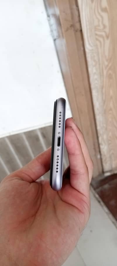 iPhone 11 10 10 condition non PTI sim working