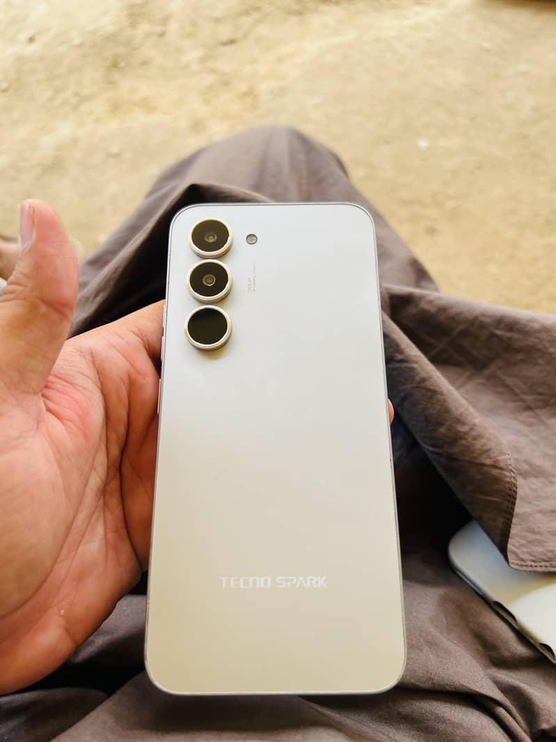 Tecno spark 40 pro 3