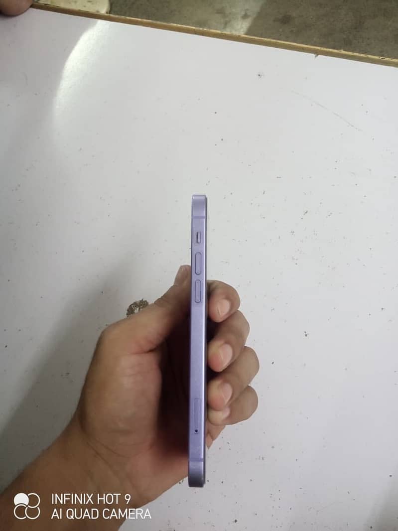 Apple iPhone 12 4