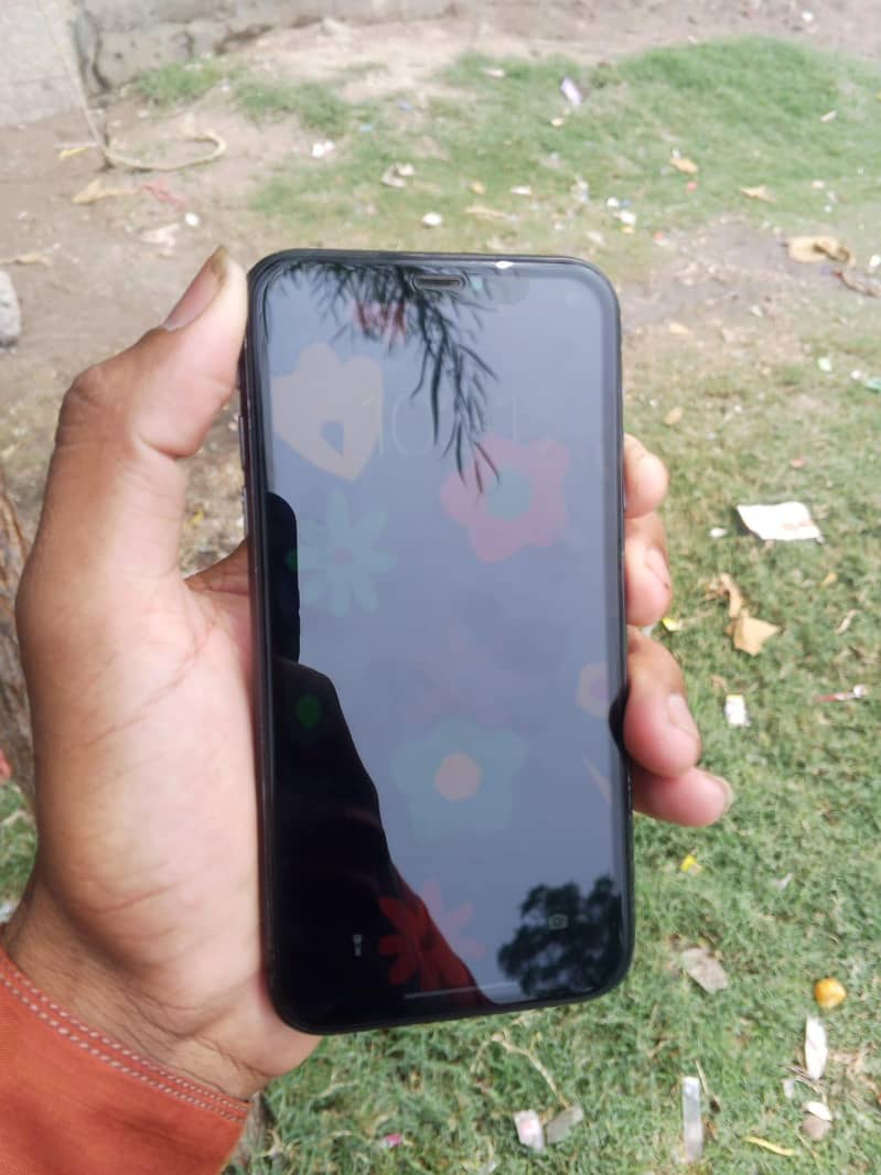 Apple iPhone 11 4