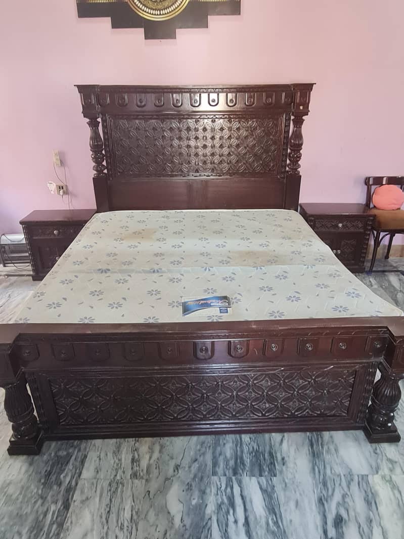 King size bed 6